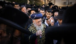 Israeli government officials slam chief rabbi's threat of haredi exodus