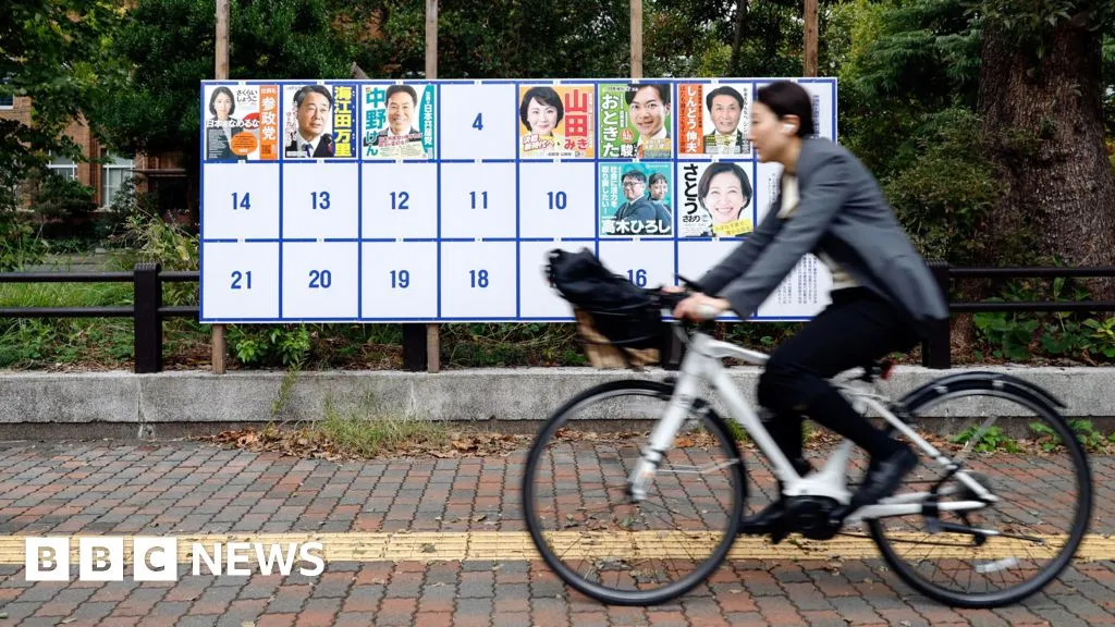 Japan: Jail for cyclists who text and ride under new laws