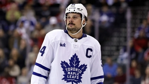 Auston Matthews aggravates upper-body injury, won't play Saturday | TSN