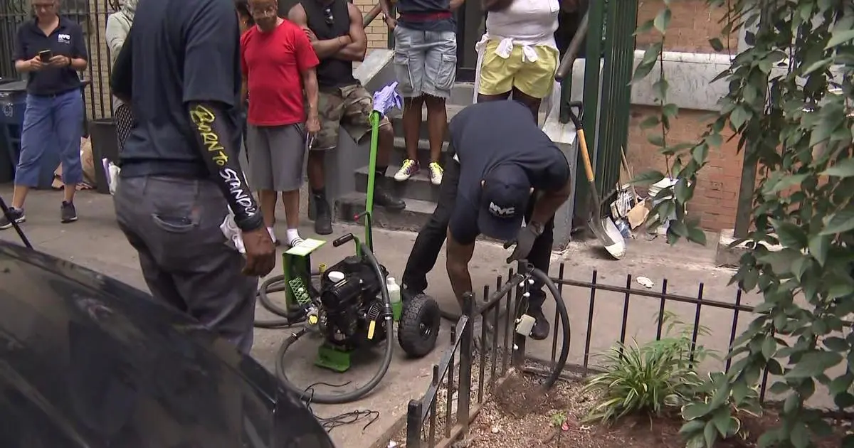 First ever Anti-Rat Day of Action held in Harlem to fight "rats the size of Crocs"