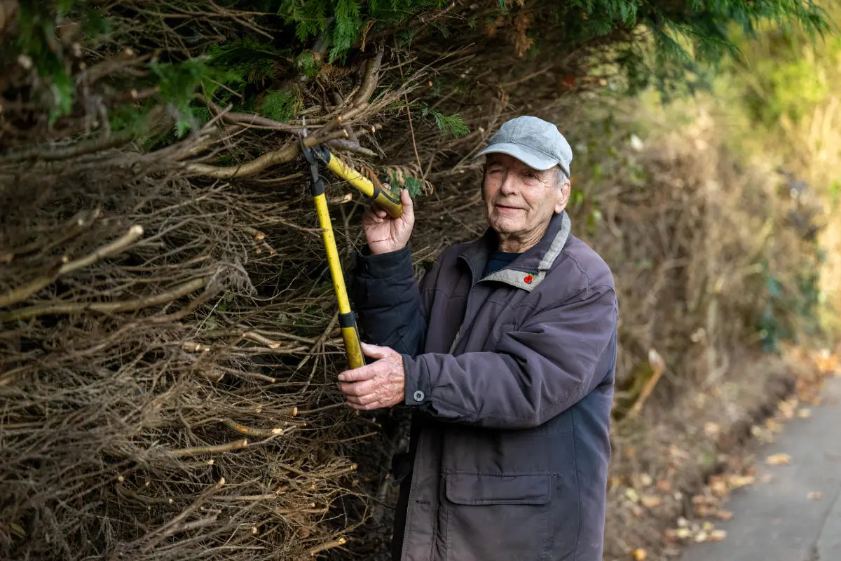 Man, 89, cut neighbours' hedges as they 'hadn't bothered', then thanks himself in newspaper