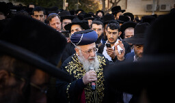 Israeli government officials slam chief rabbi's threat of haredi exodus