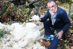 Langford locals demand action as 'toxic bubble bath' pollutes beloved lake