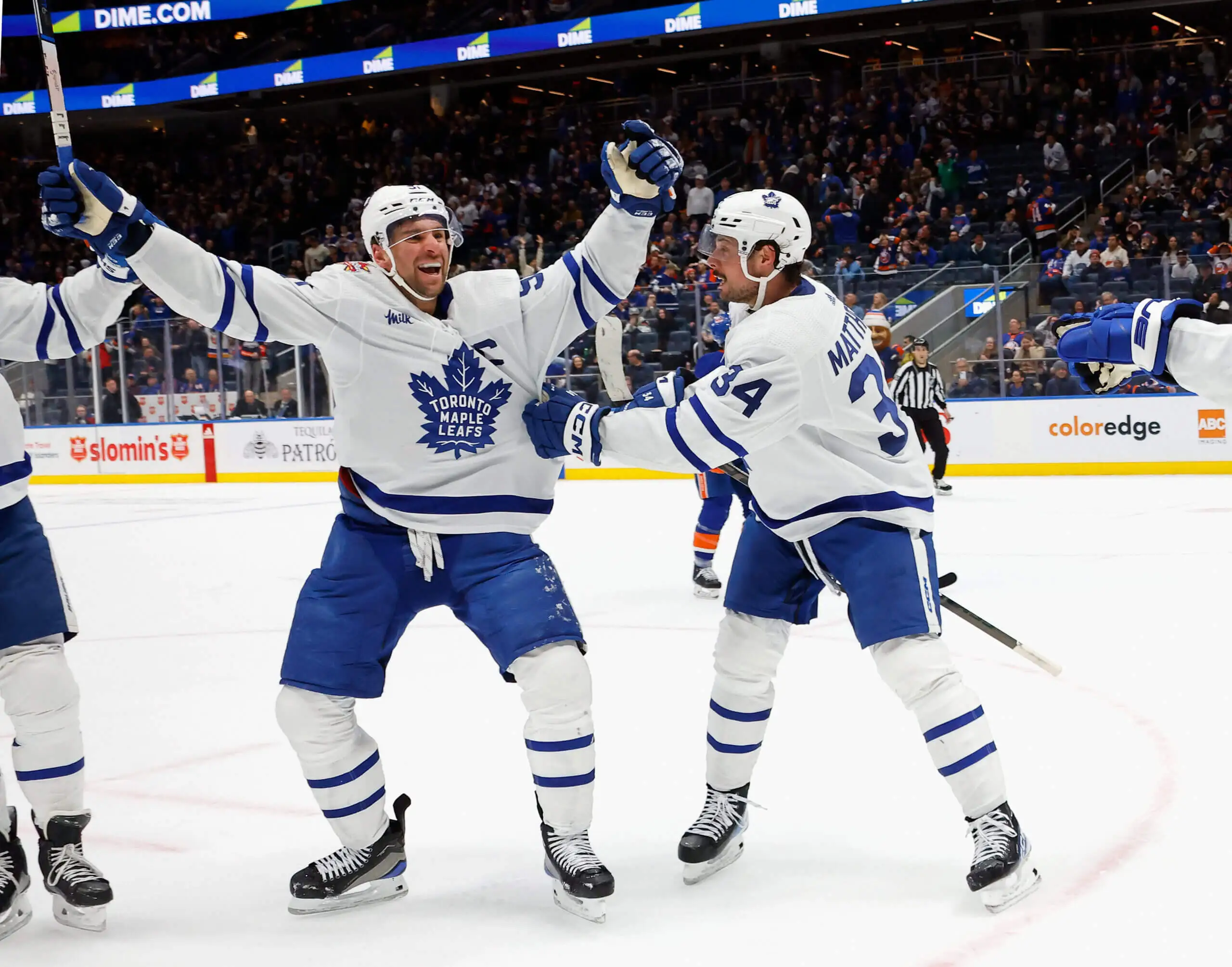 Maple Leafs' John Tavares records 1,000th career point