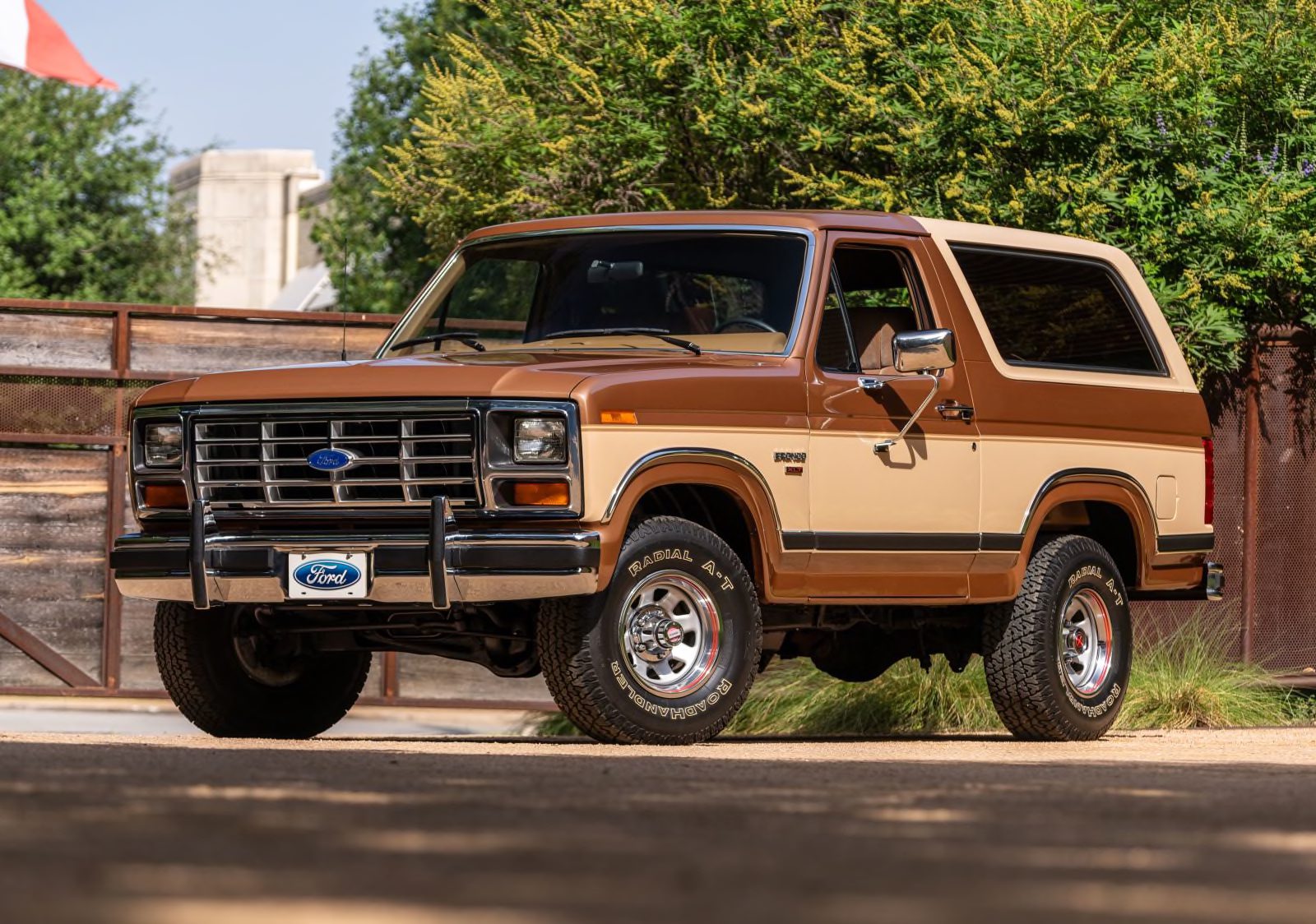  1986 “Bullnose” Ford Bronco XLT in two-tone brown and chestnut