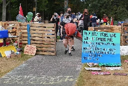 Pro-Palestinian protesters vacate encampment at UVic