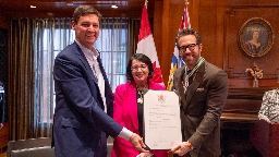 Ryan Reynolds becomes newest member of Order of British Columbia