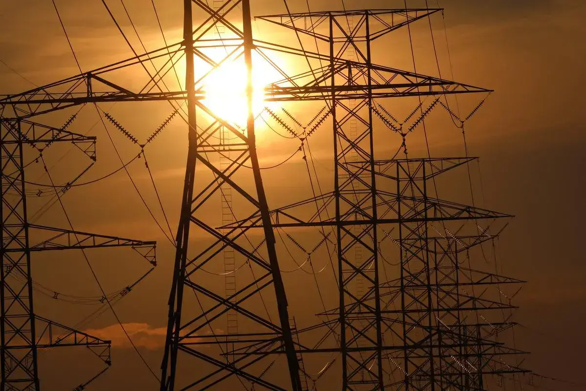 If the hot weather keeps up, Ontario is ‘at risk’ of power shortages this summer, report finds