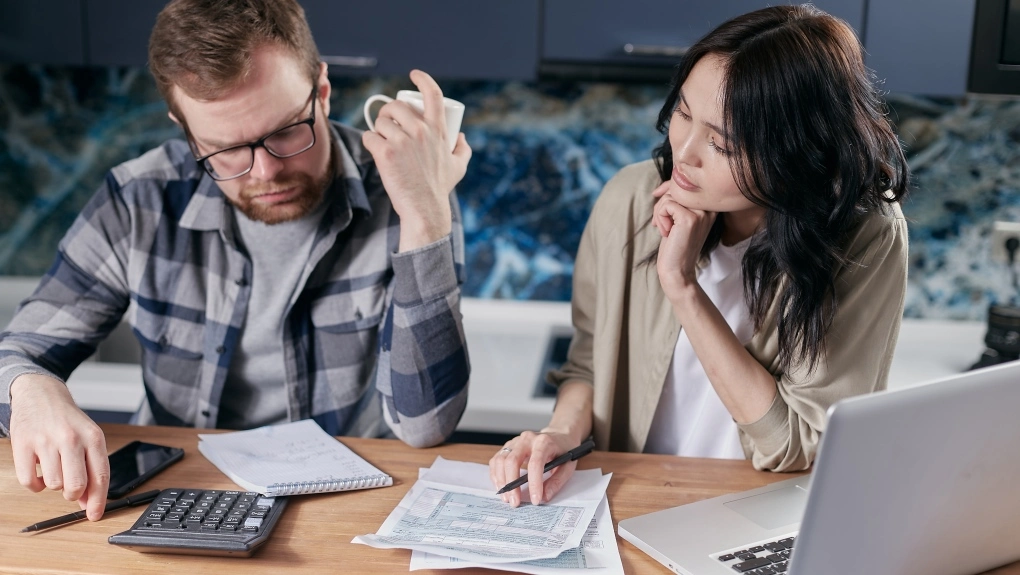 Debt among Canadian millennials at record levels, while earnings haven’t kept up: RBC report