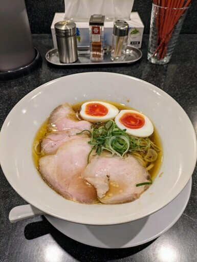 Shoyu-ramen with soup made from Hinai Jidori chicken🐔