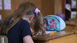 VIDÉO | Pénurie d'enseignants: abolir la maternelle 4 ans pour sauver les autres classes?