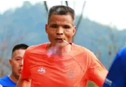 Chinese marathon runner disqualified for chain-smoking through entire race