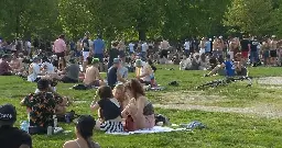 Toronto council approves pilot project to allow alcohol consumption in 27 parks - Toronto | Globalnews.ca