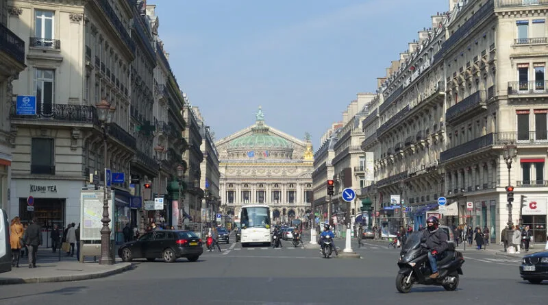 The City Center In Paris Is Now Designated A Limited Traffic Zone - CleanTechnica