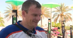Diehard Edmonton Oilers fan from Switzerland ‘proud to represent’ in Florida for Game 5  | Globalnews.ca