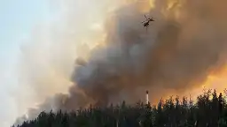 Prise en tenaille par des feux de forêt, Jasper se vide de sa population