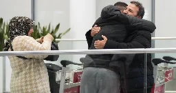 Emotional family reunion as Canadian couple returns home from Gaza Strip  | Globalnews.ca